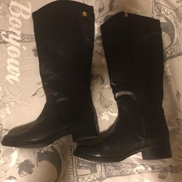 Women’s sz.6 Black boots zip up - Picture 1 of 4